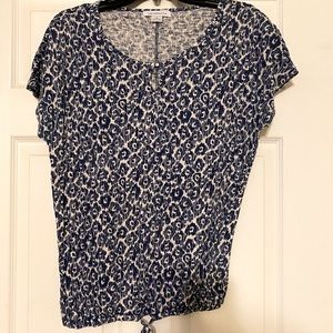 Navy and cream pullover top!